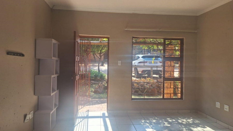 To Let 2 Bedroom Property for Rent in North Riding Gauteng