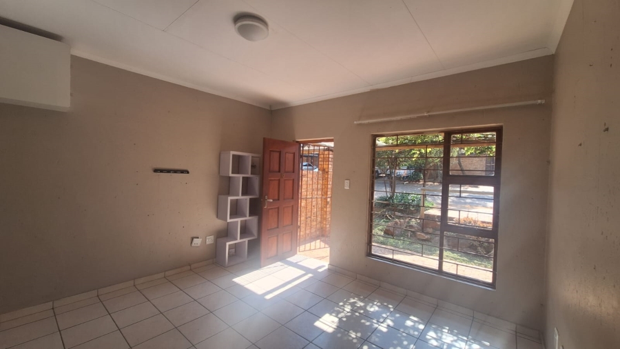 To Let 2 Bedroom Property for Rent in North Riding Gauteng