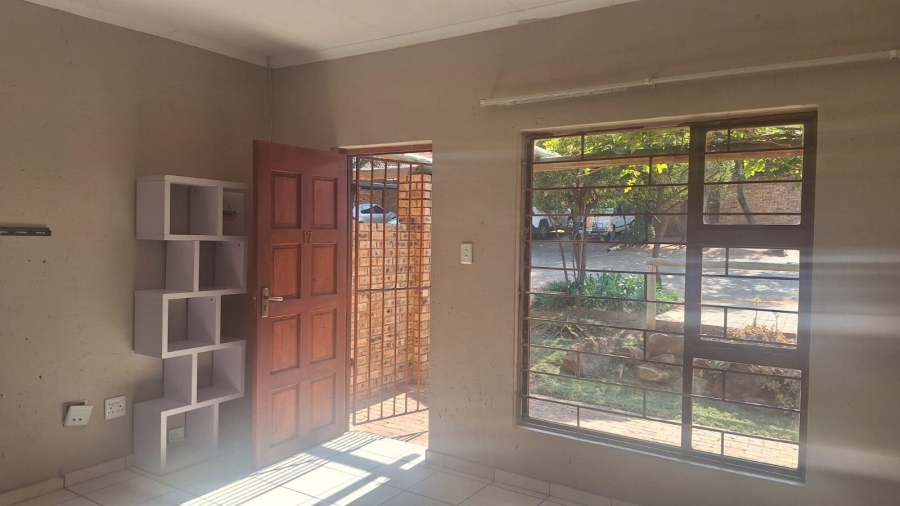 To Let 2 Bedroom Property for Rent in North Riding Gauteng