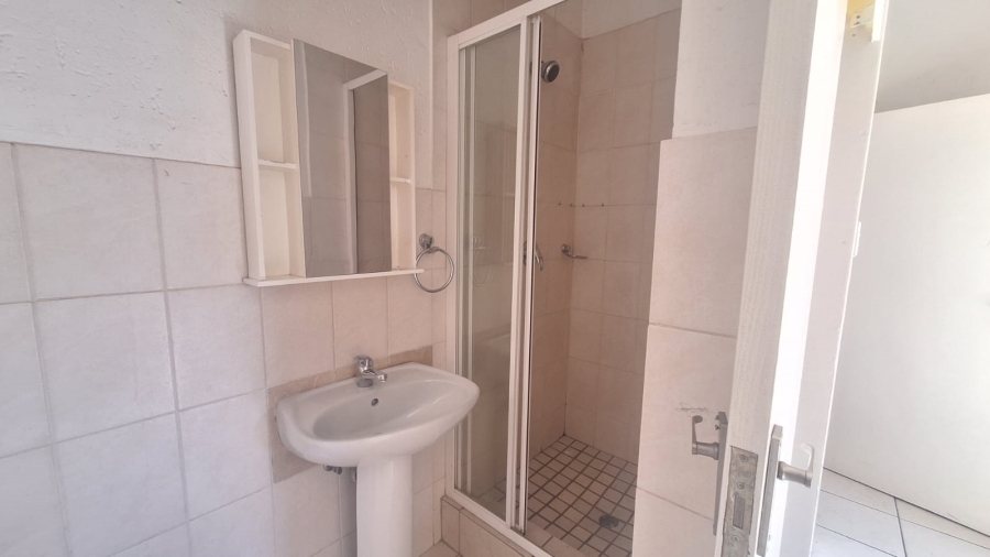 To Let 2 Bedroom Property for Rent in North Riding Gauteng