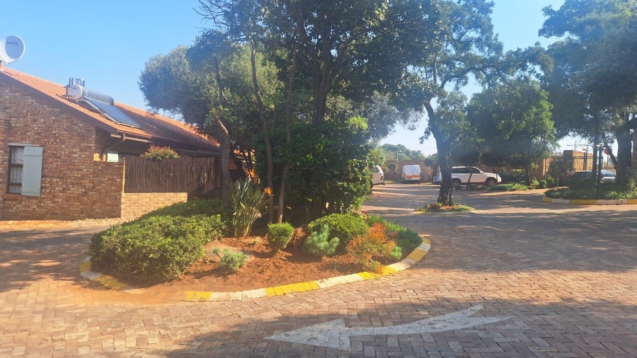 To Let 2 Bedroom Property for Rent in North Riding Gauteng