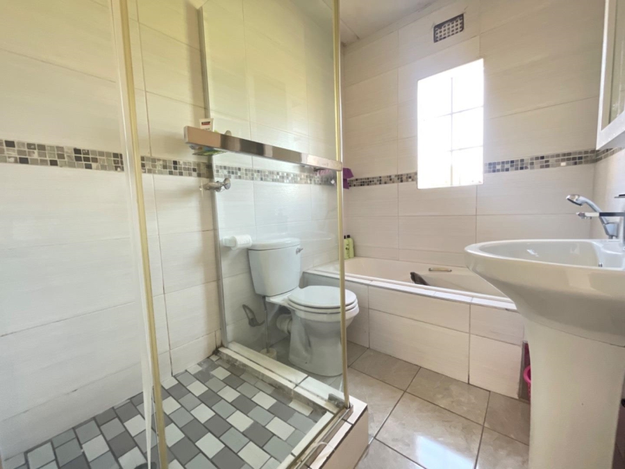 To Let 2 Bedroom Property for Rent in Chloorkop Gauteng