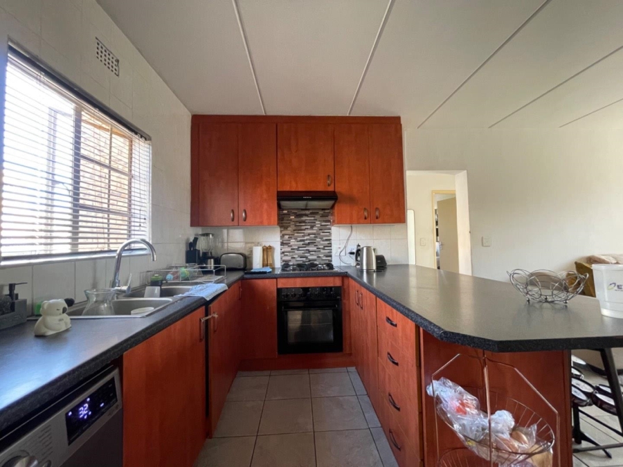 To Let 2 Bedroom Property for Rent in Chloorkop Gauteng
