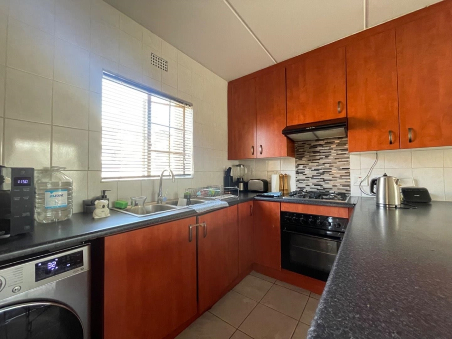 To Let 2 Bedroom Property for Rent in Chloorkop Gauteng