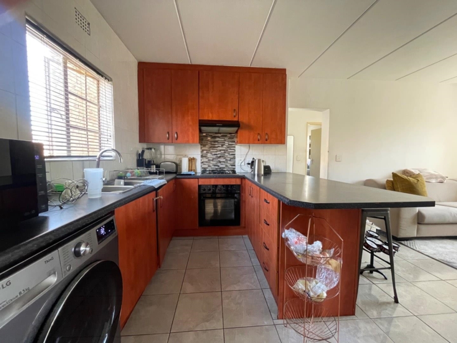 To Let 2 Bedroom Property for Rent in Chloorkop Gauteng