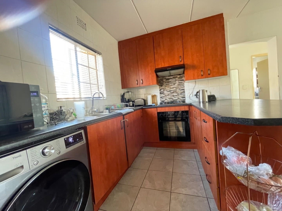 To Let 2 Bedroom Property for Rent in Chloorkop Gauteng