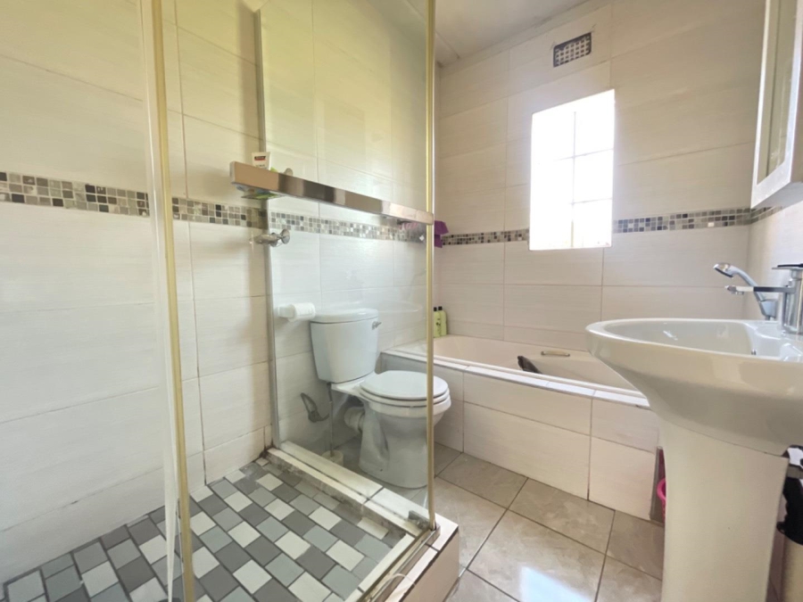 To Let 2 Bedroom Property for Rent in Chloorkop Gauteng