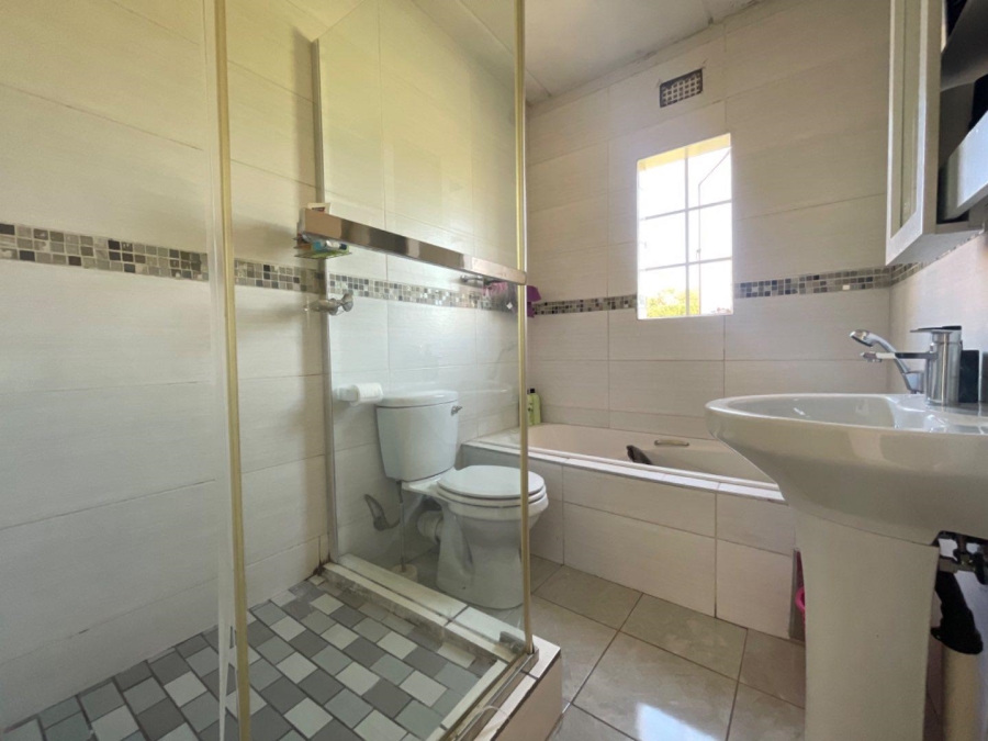 To Let 2 Bedroom Property for Rent in Chloorkop Gauteng