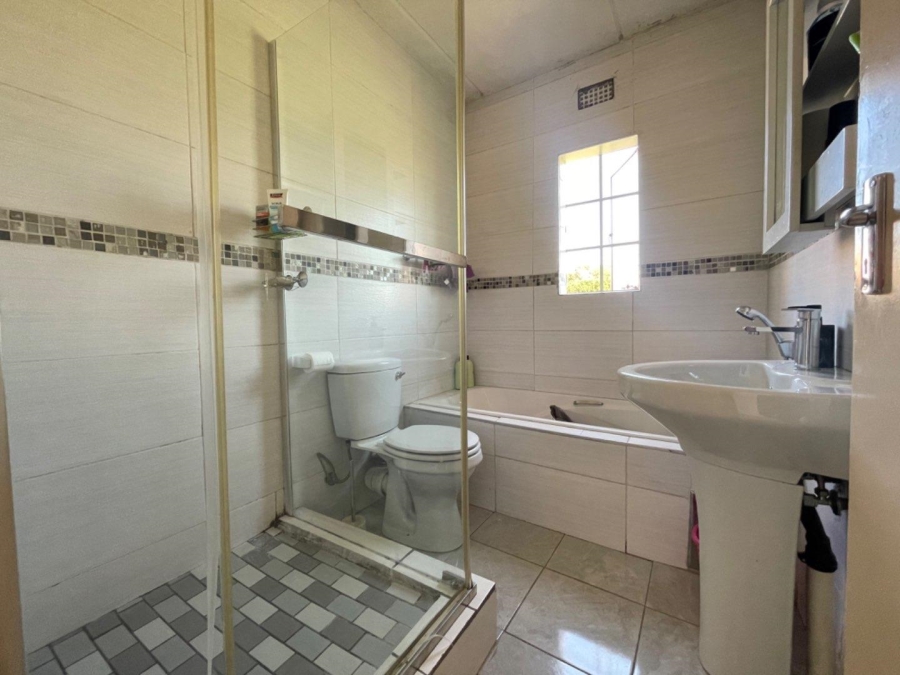 To Let 2 Bedroom Property for Rent in Chloorkop Gauteng