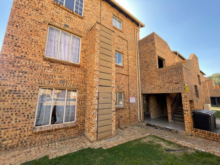 To Let 2 Bedroom Property for Rent in Chloorkop Gauteng