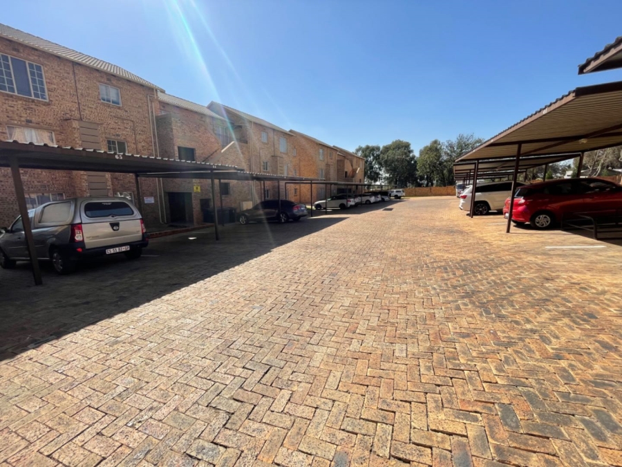 To Let 2 Bedroom Property for Rent in Chloorkop Gauteng