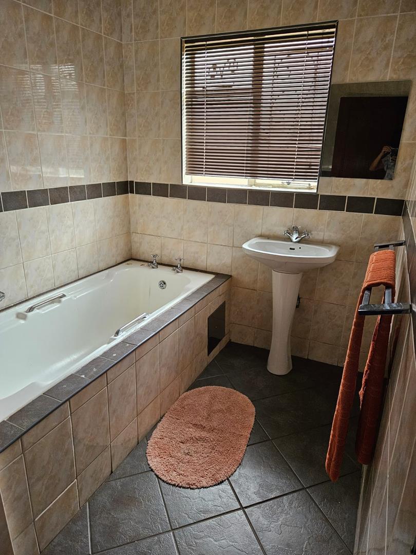 To Let 12 Bedroom Property for Rent in Lyttelton Manor Gauteng