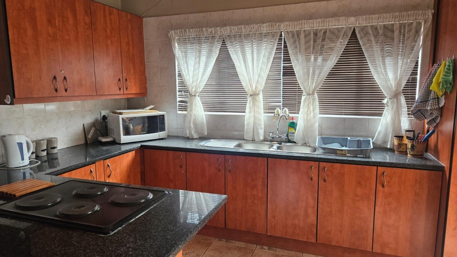 To Let 12 Bedroom Property for Rent in Lyttelton Manor Gauteng