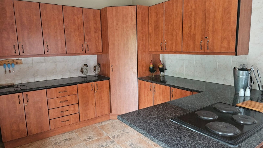 To Let 12 Bedroom Property for Rent in Lyttelton Manor Gauteng