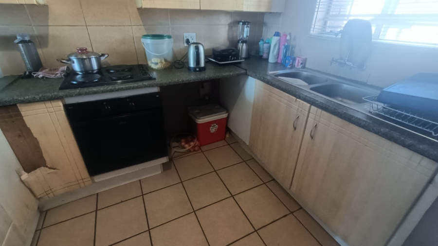 2 Bedroom Property for Sale in Die Hoewes Gauteng