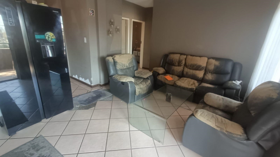 2 Bedroom Property for Sale in Die Hoewes Gauteng