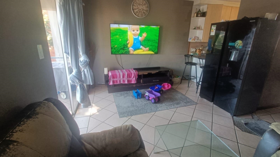 2 Bedroom Property for Sale in Die Hoewes Gauteng
