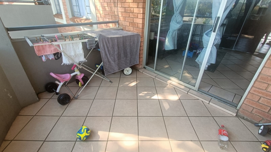 2 Bedroom Property for Sale in Die Hoewes Gauteng