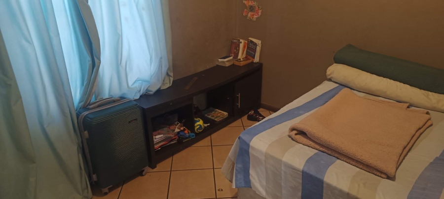 2 Bedroom Property for Sale in Die Hoewes Gauteng
