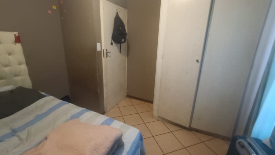 2 Bedroom Property for Sale in Die Hoewes Gauteng
