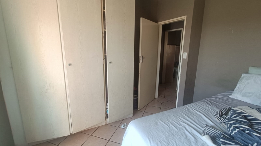 2 Bedroom Property for Sale in Die Hoewes Gauteng