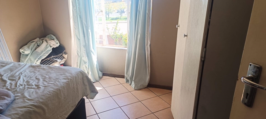 2 Bedroom Property for Sale in Die Hoewes Gauteng