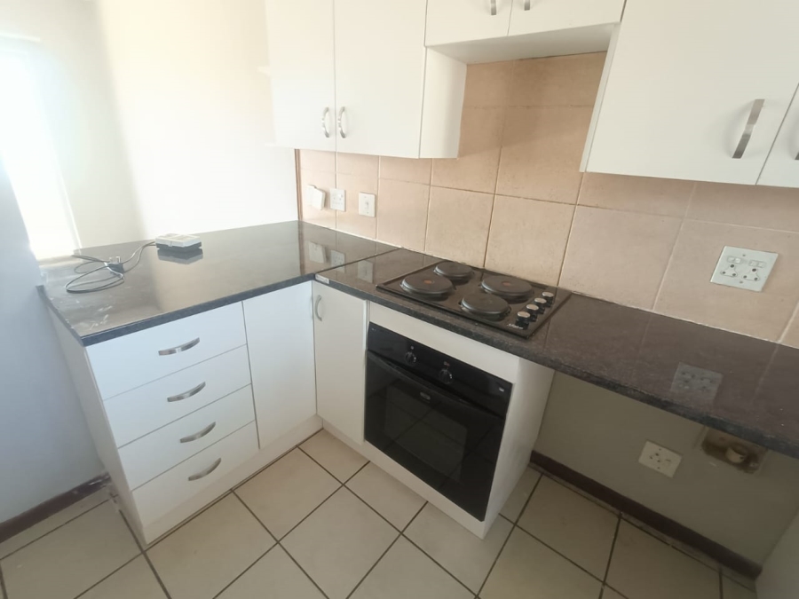 2 Bedroom Property for Sale in Die Hoewes Gauteng