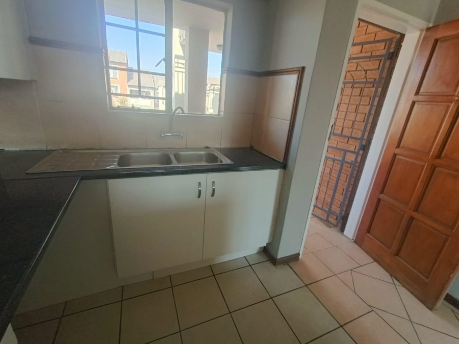 2 Bedroom Property for Sale in Die Hoewes Gauteng