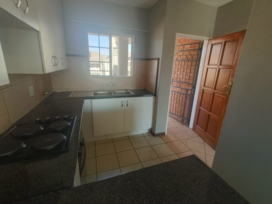 2 Bedroom Property for Sale in Die Hoewes Gauteng