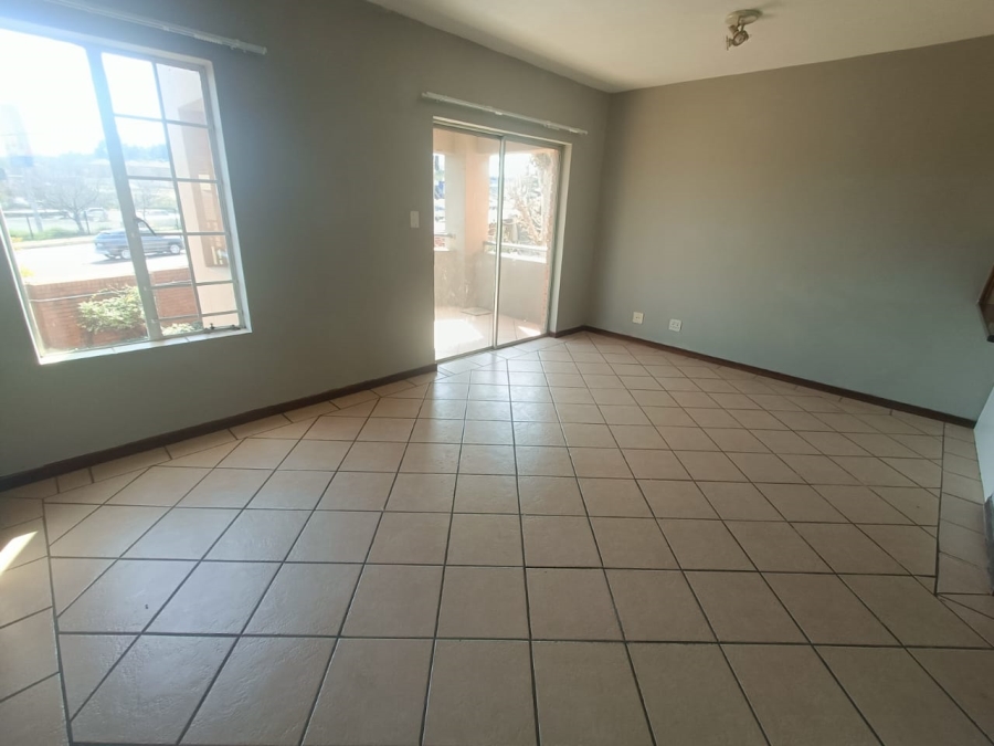 2 Bedroom Property for Sale in Die Hoewes Gauteng