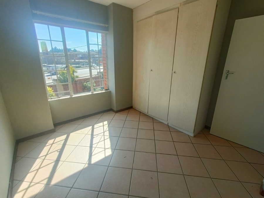 2 Bedroom Property for Sale in Die Hoewes Gauteng