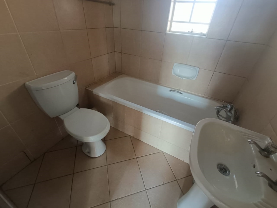 2 Bedroom Property for Sale in Die Hoewes Gauteng