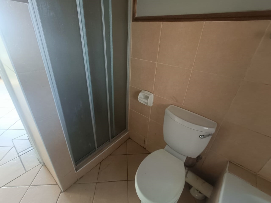 2 Bedroom Property for Sale in Die Hoewes Gauteng