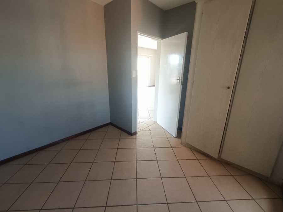 2 Bedroom Property for Sale in Die Hoewes Gauteng
