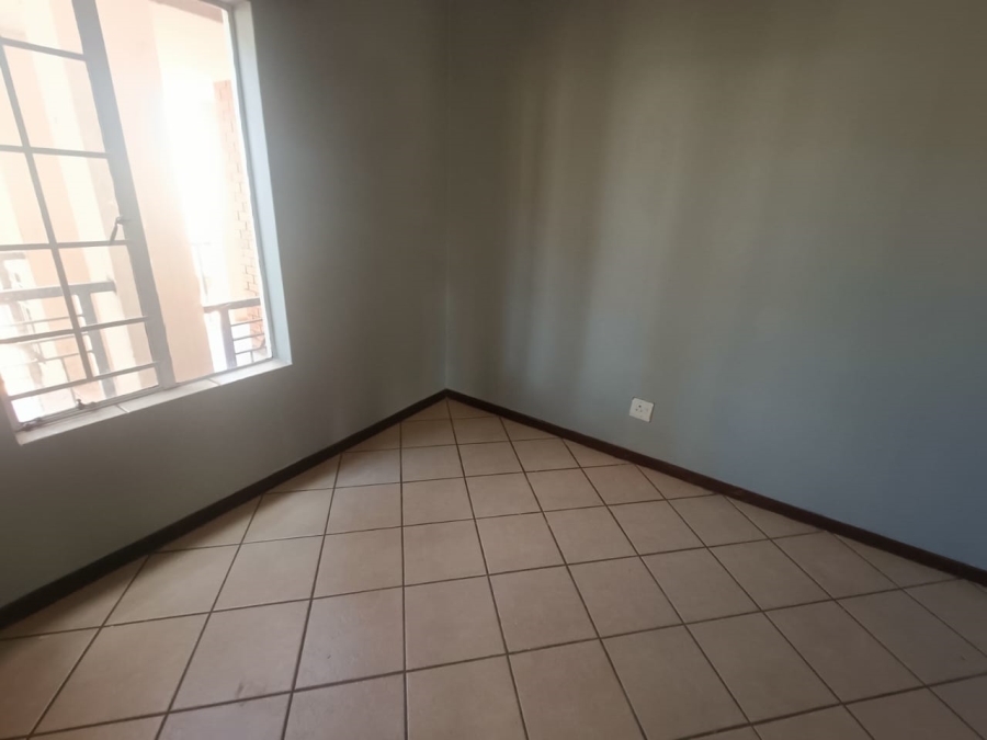 2 Bedroom Property for Sale in Die Hoewes Gauteng