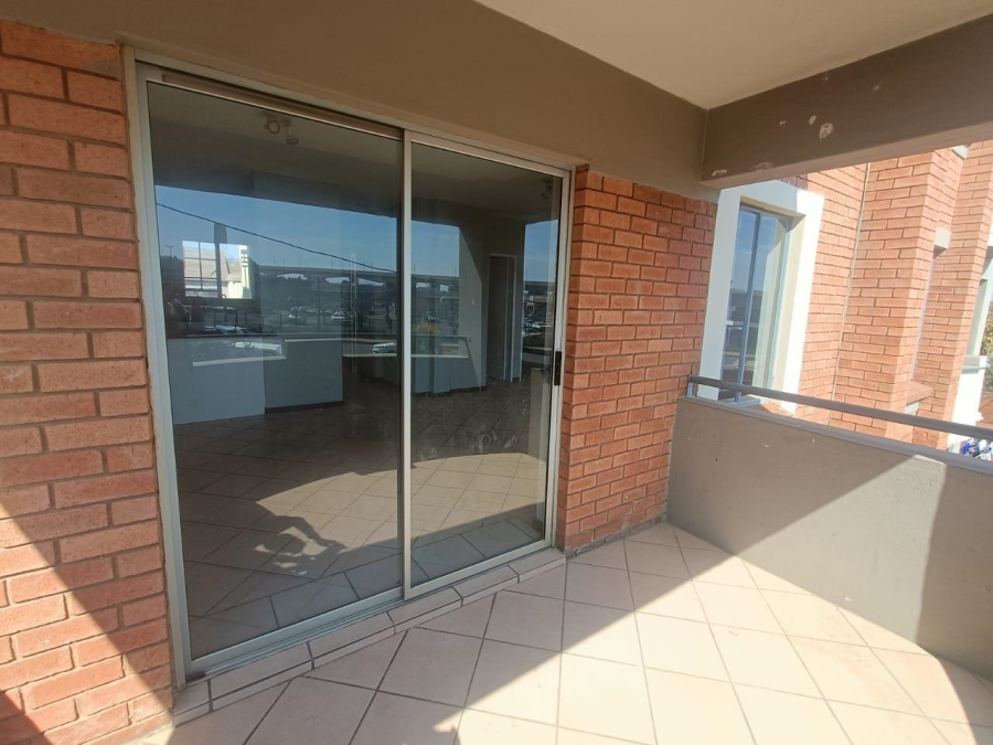 2 Bedroom Property for Sale in Die Hoewes Gauteng