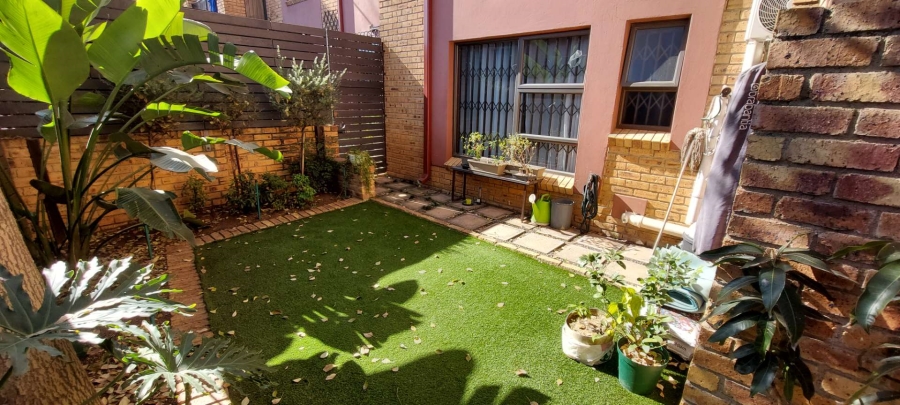 2 Bedroom Property for Sale in Brackendowns Gauteng