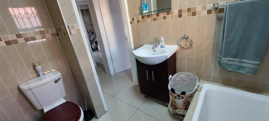 2 Bedroom Property for Sale in Brackendowns Gauteng