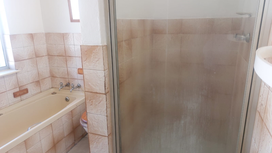 To Let 2 Bedroom Property for Rent in Brackenhurst Gauteng