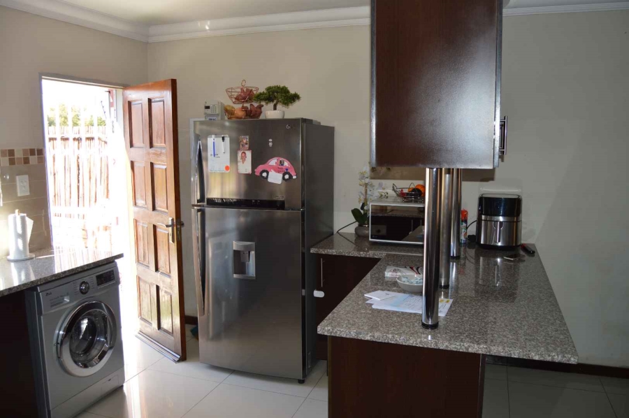 3 Bedroom Property for Sale in Brackendowns Gauteng