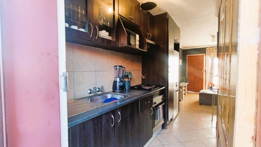 2 Bedroom Property for Sale in Olievenhoutbosch Gauteng