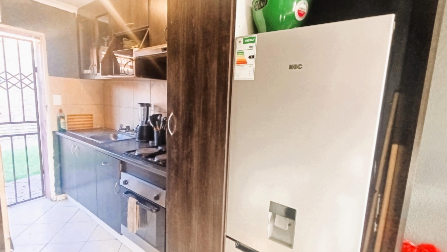 2 Bedroom Property for Sale in Olievenhoutbosch Gauteng