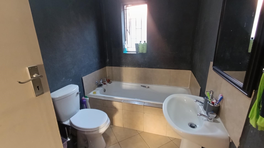 2 Bedroom Property for Sale in Olievenhoutbosch Gauteng