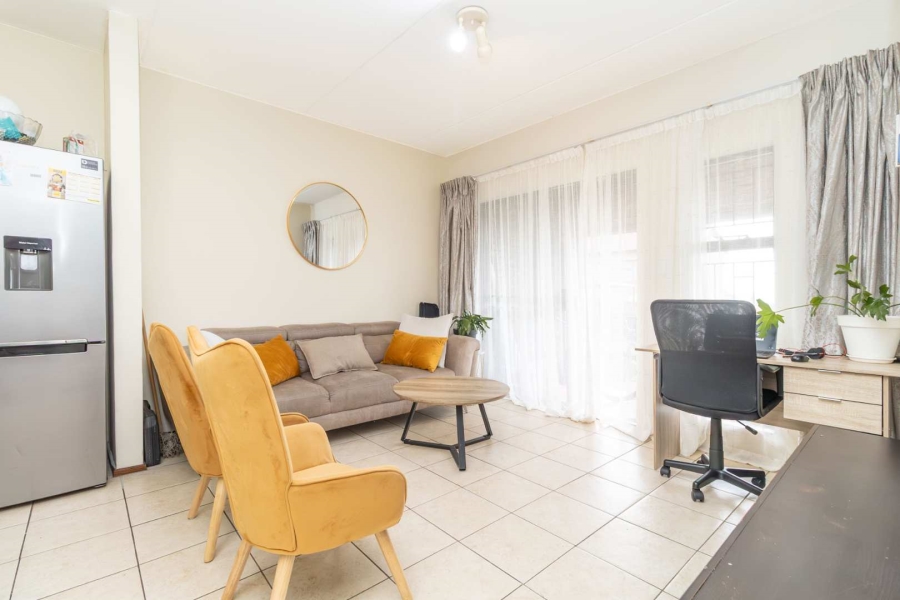 To Let 2 Bedroom Property for Rent in Little Falls Gauteng