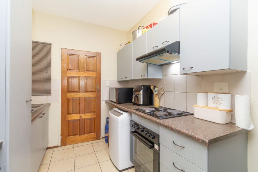 To Let 2 Bedroom Property for Rent in Little Falls Gauteng