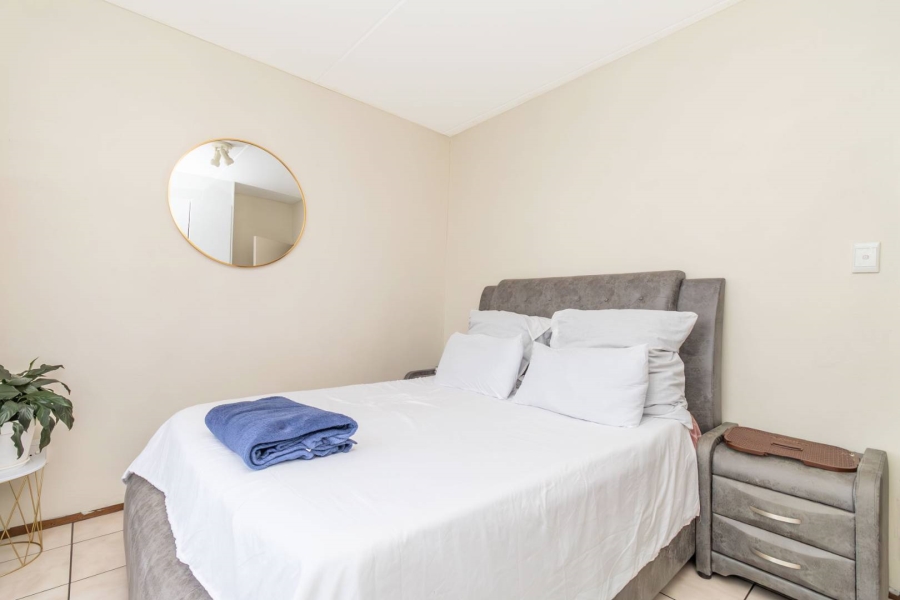 To Let 2 Bedroom Property for Rent in Little Falls Gauteng