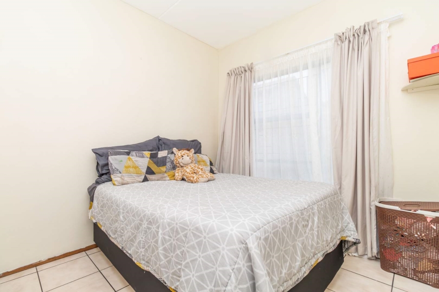 To Let 2 Bedroom Property for Rent in Little Falls Gauteng