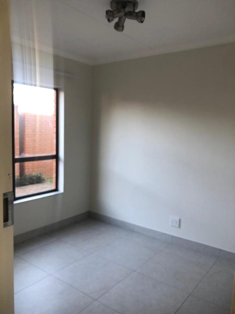 To Let 3 Bedroom Property for Rent in Modderfontein Gauteng