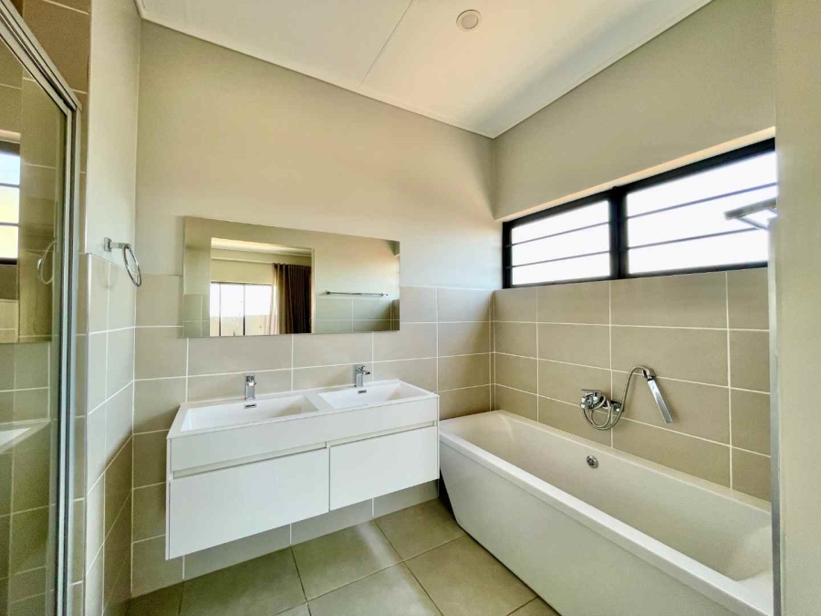 4 Bedroom Property for Sale in Amberfield Gauteng