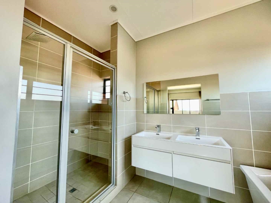 4 Bedroom Property for Sale in Amberfield Gauteng